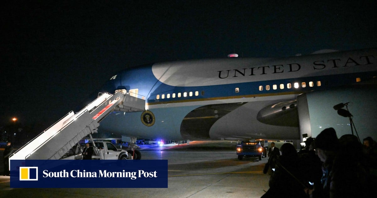 Air Force One taking Trump to Davos turns around due to electrical issue