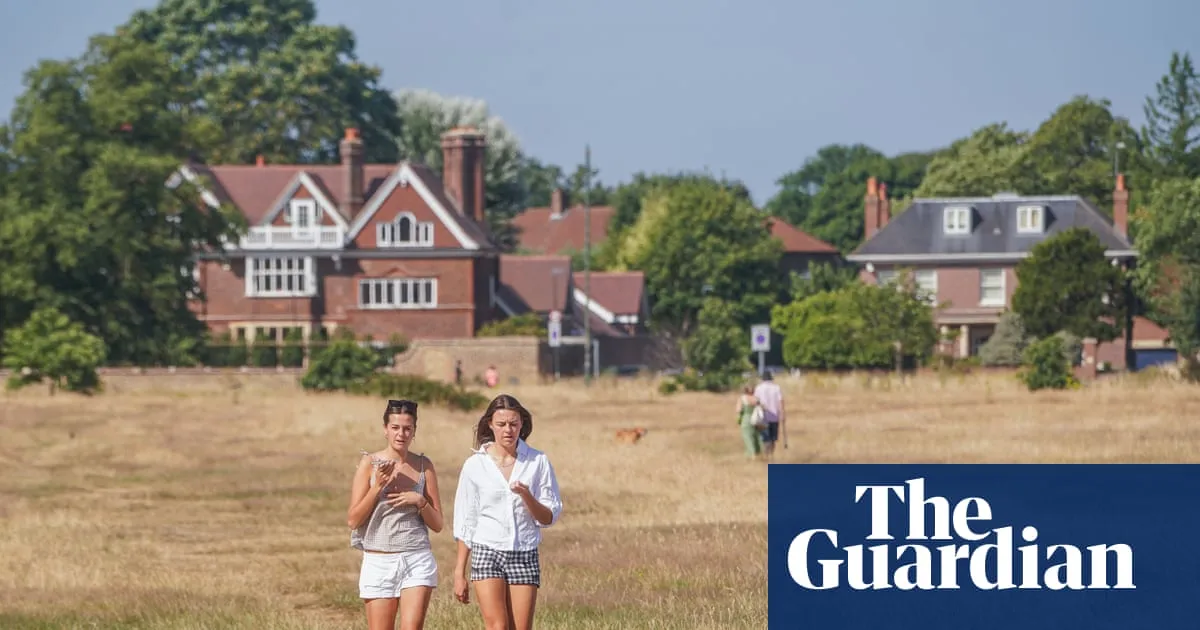 Heatwave conditions in England and Wales to continue into next week, says Met Office