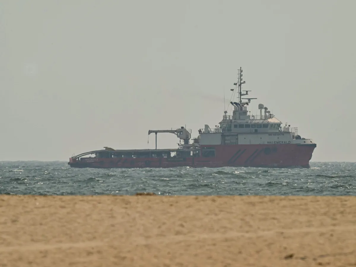 Iran war live: US bombs Iranian port cities as IRGC closes Strait of Hormuz