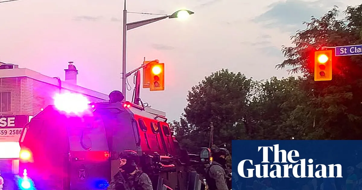 Toronto shooting: two dead and four injured as police search for active shooter