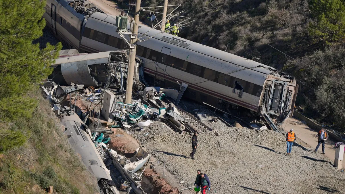 ‘Miracle’ 6-year-old girl is the only member of her family to survive Spanish train wreck
