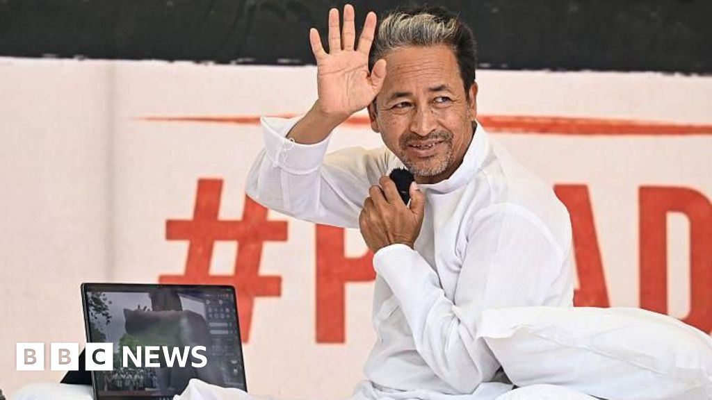 Indian activist on hunger strike at 'cockroach' protest loses 8.2kg