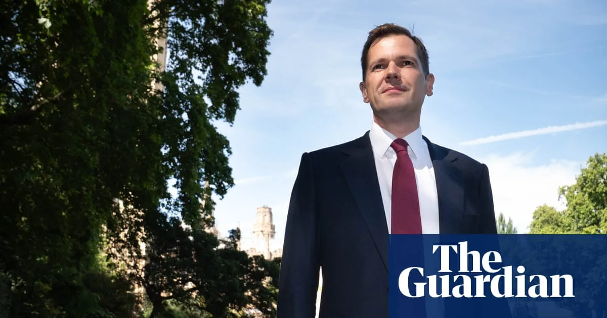 Jenrick criticises government for not offering Farage earlier security meeting