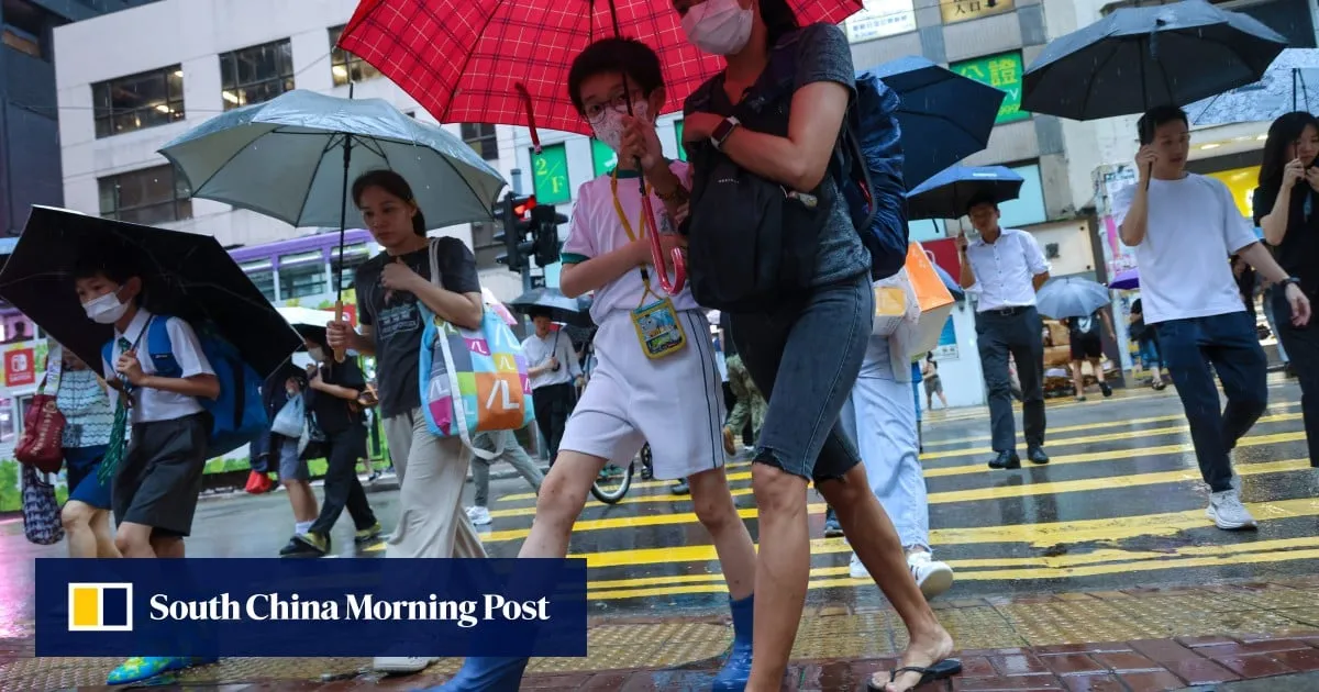 Hong Kong issues amber rainstorm warning, urges public to take precautions