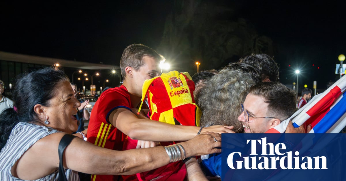 Spain and Gibraltar celebrate as border fence falls after signing of ‘historic deal’