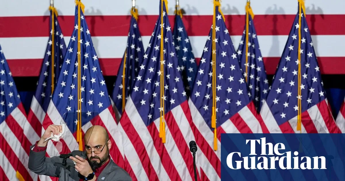 White House teleprompter operator put on leave over alleged bets on Trump speeches