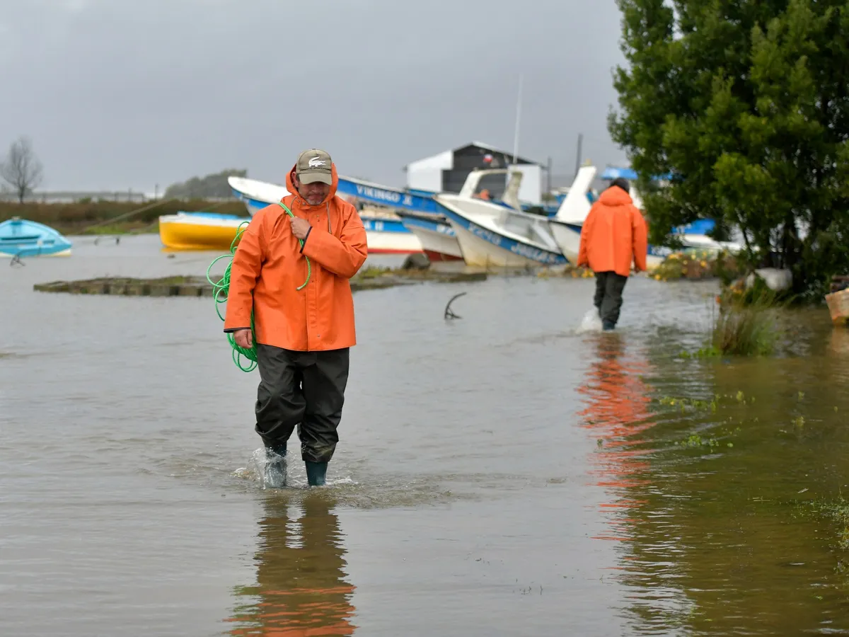 At least three killed and hundreds displaced by heavy rain in Chile