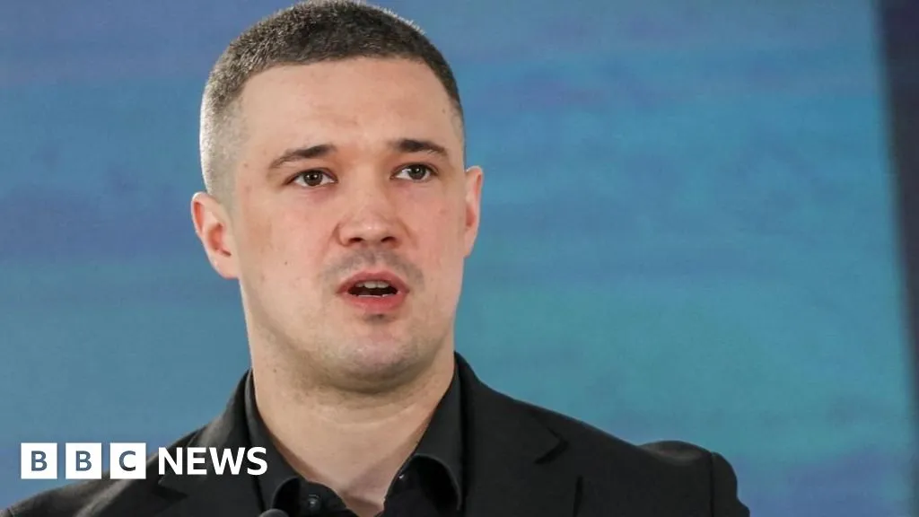 Many Ukrainian soldiers outraged over removal of defence minister, troops tell BBC