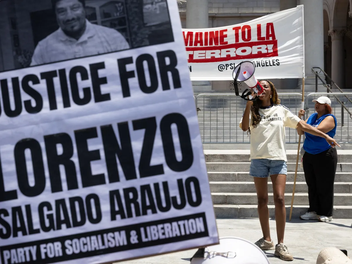 Protest held in Houston over ICE killing of Lorenzo Salgado Araujo
