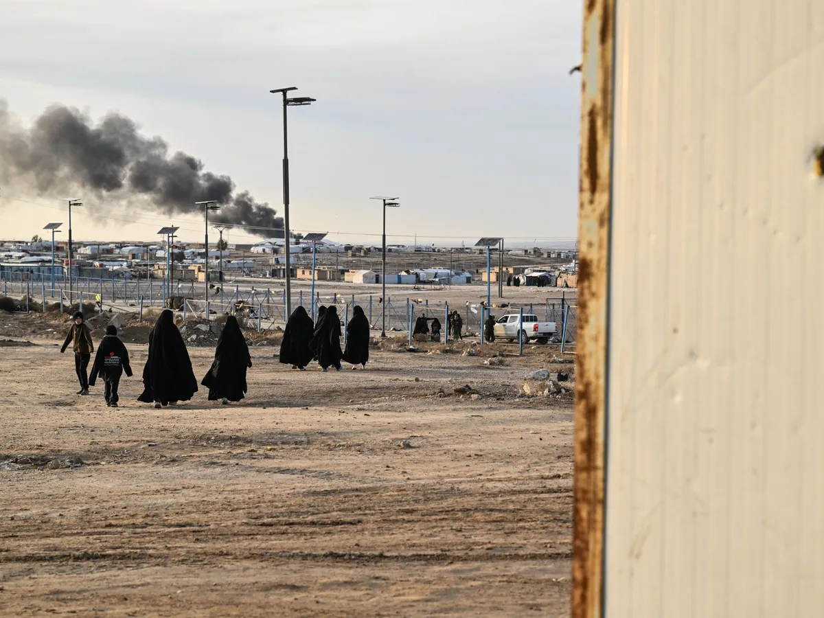 US begins transferring ISIL-linked detainees from Syria to Iraq