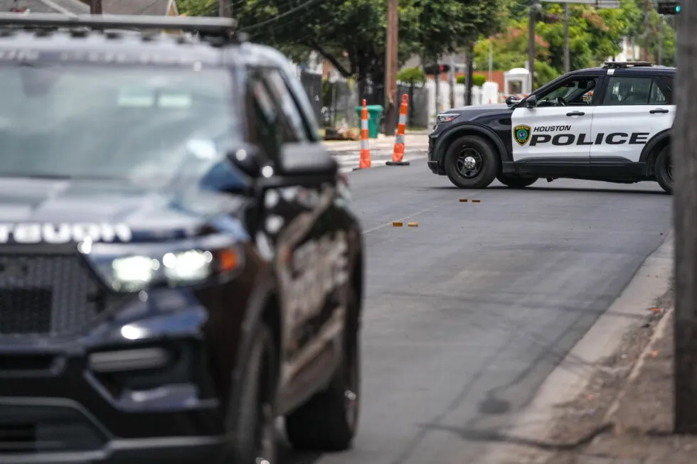 Judge bars deportation of witness in fatal ICE shooting of Mexican homebuilder