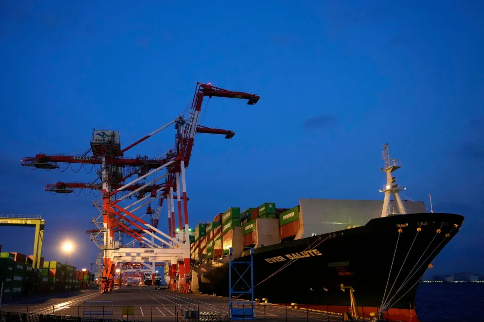Japan’s exports and imports grow as yen weakens