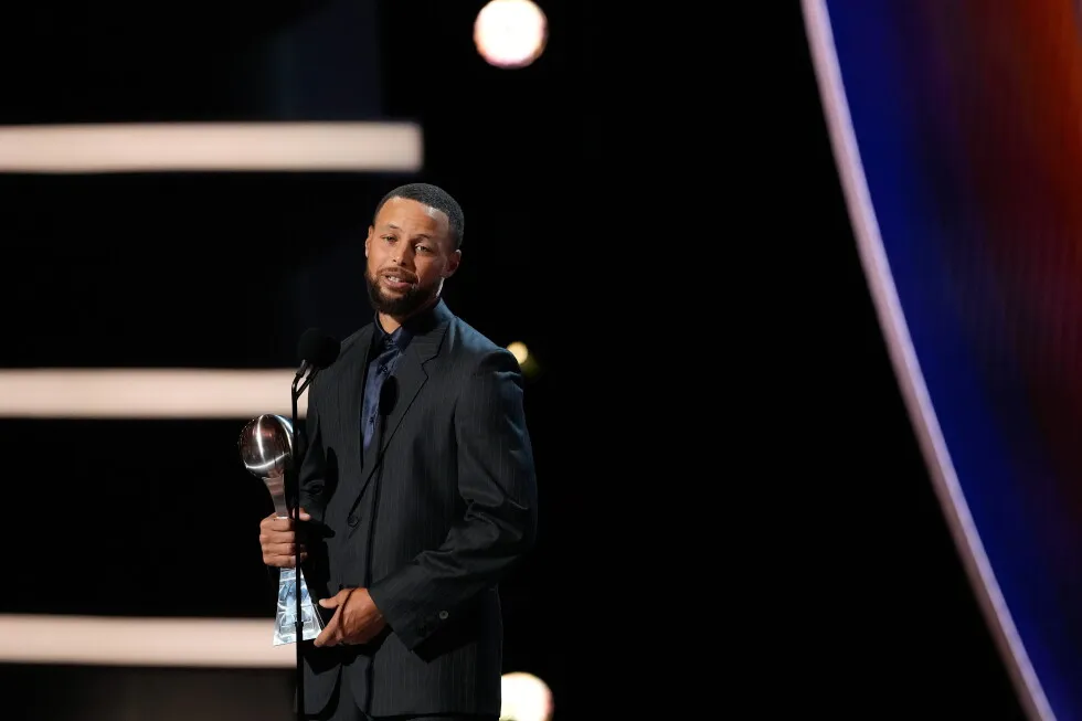 Stephen Curry to have a dedicated exhibit at the Basketball Hall of Fame, a 1st for an active player