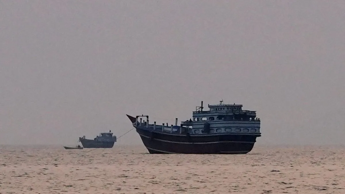 Iran war live: US launches new attacks; Houthis attack 2 Saudi oil tankers