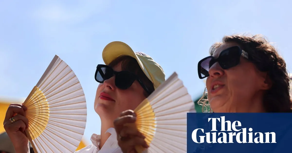 Record heat sends online retail sales to five-year high in Great Britain