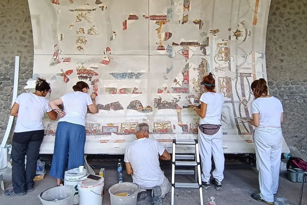 Pompeii archaeologists reconstruct frescoed ceiling of a banquet hall, with more fragments to come