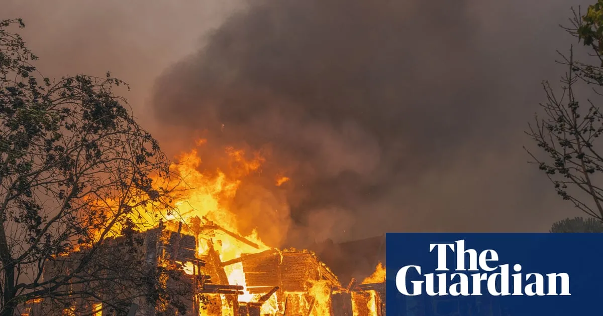 Firefighters in France battle to prevent huge blaze from approaching Bordeaux