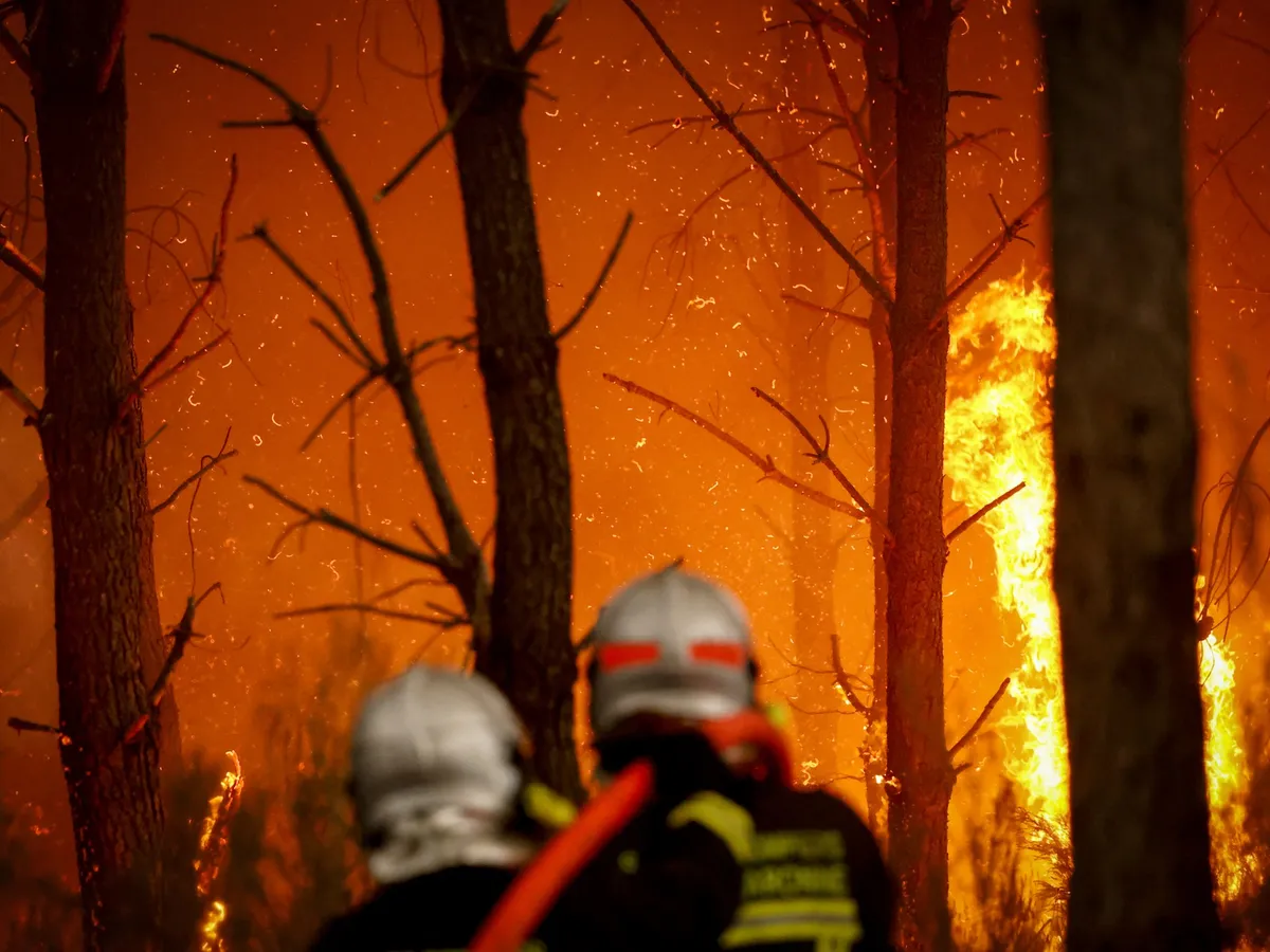 Macron calls crisis meeting of French cabinet as blaze approaches Bordeaux