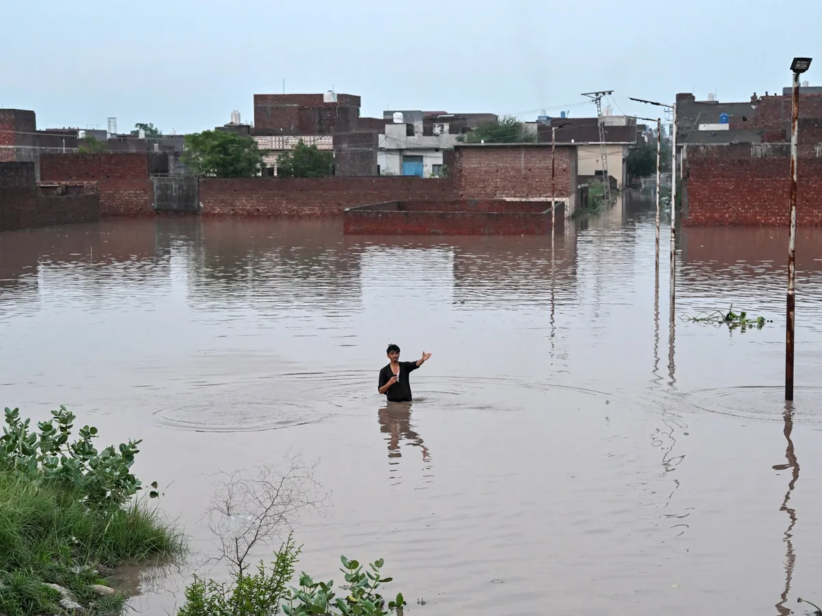Death toll from Pakistan monsoon rains, floods tops 100