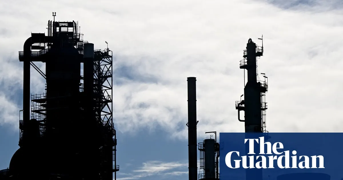 Potential for first Australian oil refinery in 60 years as treasurer braces for inflation from Middle East war