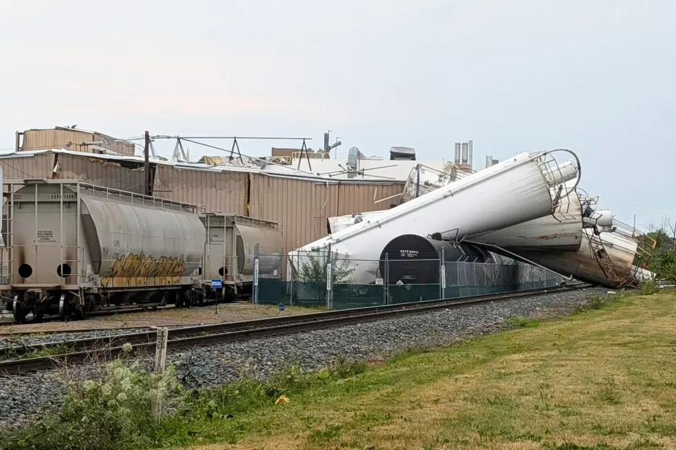 Wisconsin tornado causes extensive damage and cuts power to thousands of homes