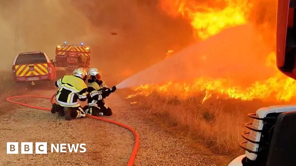 Gironde wildfires pick up as French region braces for new 40C heatwave