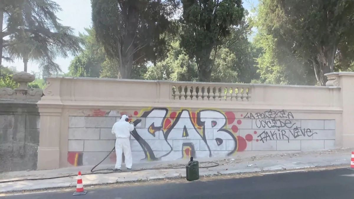 Rome’s viral graffiti cleaner is taking on an ancient problem