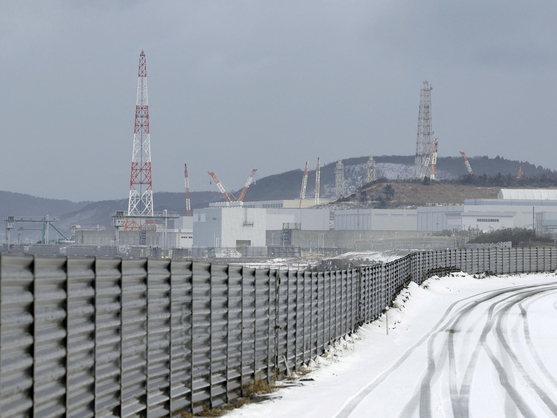 Japan shuts reactor at world’s biggest nuclear plant a day after restart