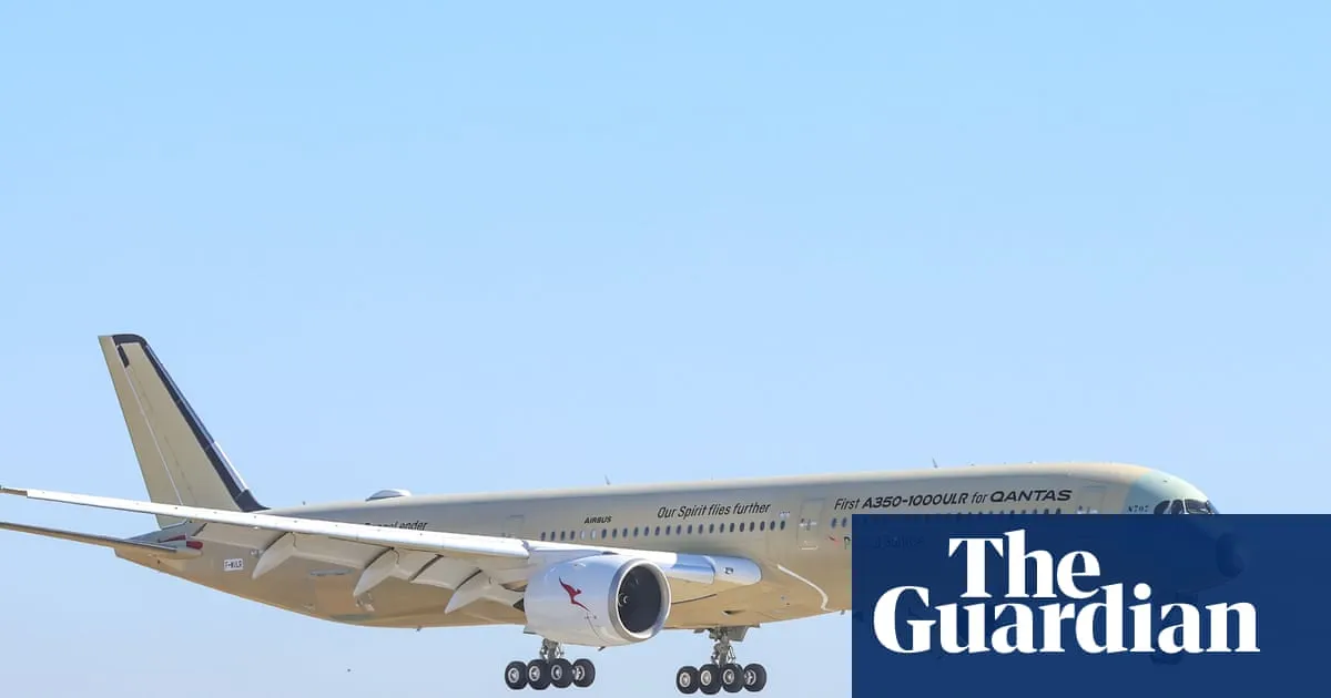 Qantas plane flies for more than 24 hours in record-breaking flight