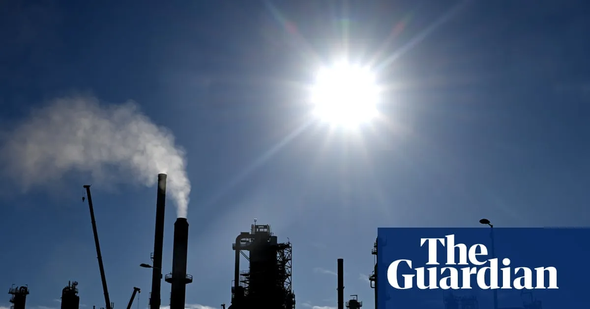 Mooted WA oil refinery ‘dinosaur technology’ amid clean energy transition, experts say