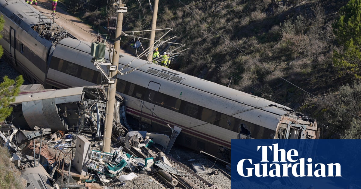 Spanish train drivers call three-day strike after deadly railway crashes