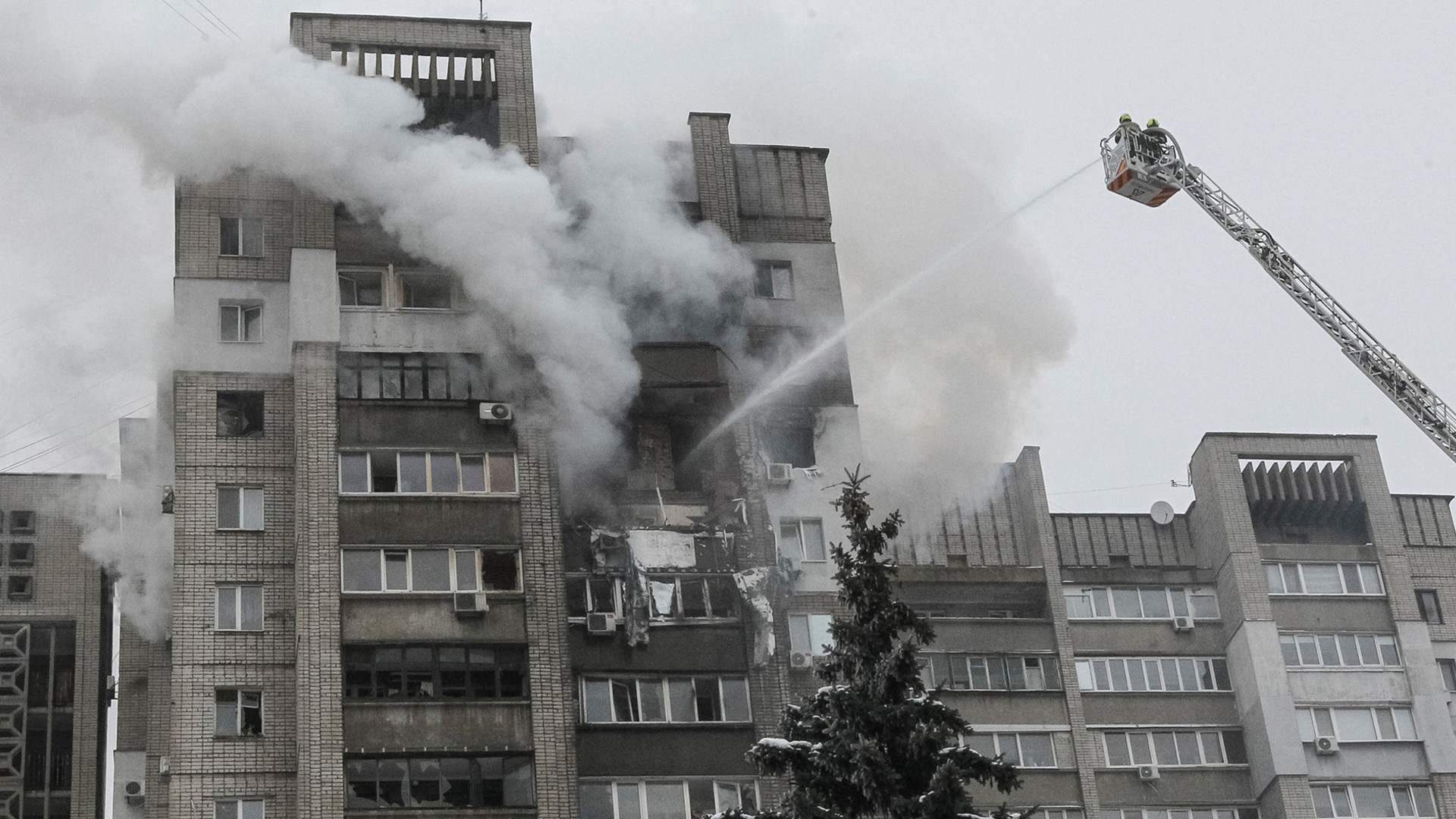 Video shows severely damaged building in Ukraine from Russian attack