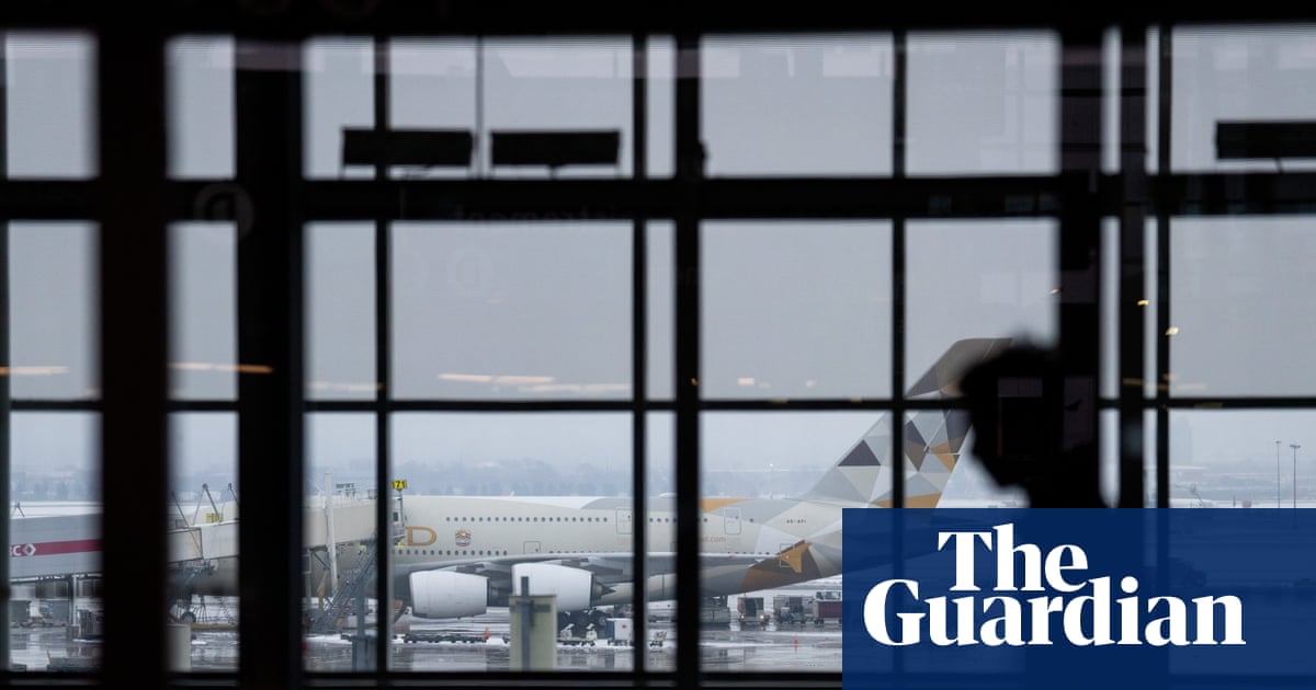 Toronto man posed as pilot to rack up hundreds of free flights, prosecutors say