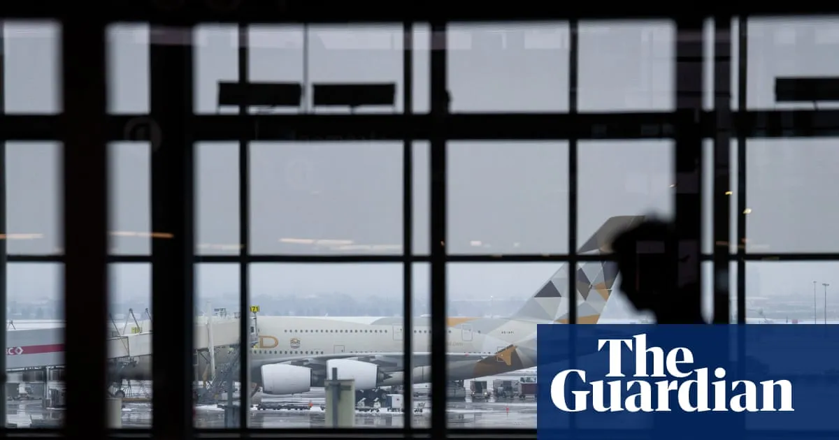 Toronto man posed as pilot to rack up hundreds of free flights, prosecutors say