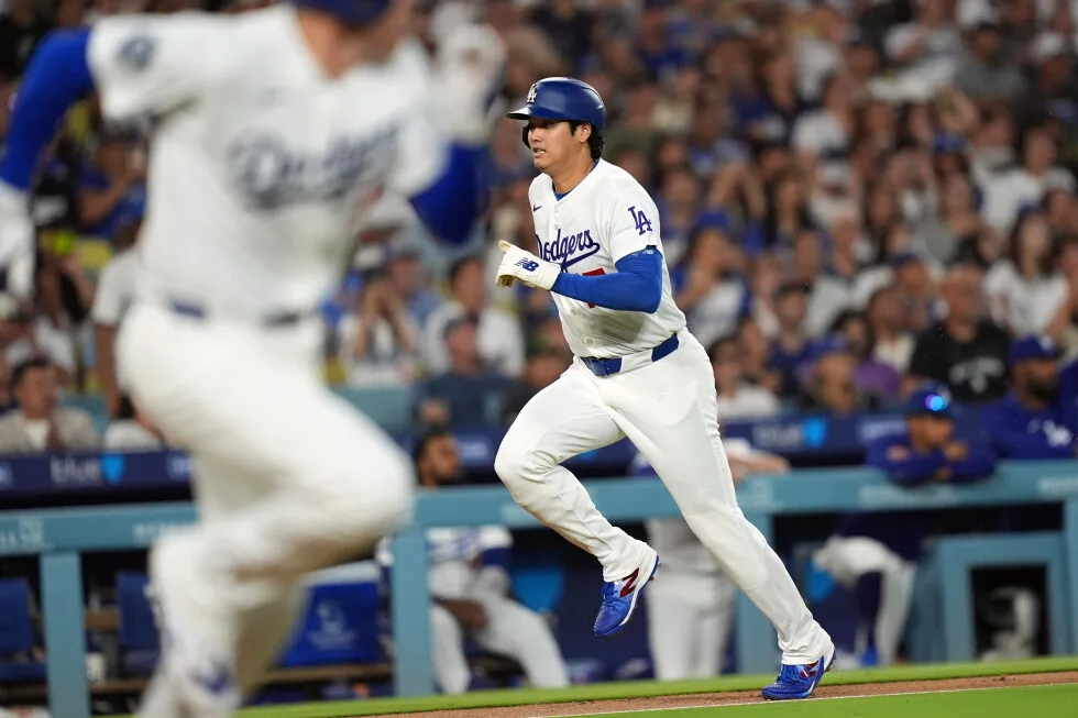 Dodgers rest Shohei Ohtani amid lingering left knee soreness