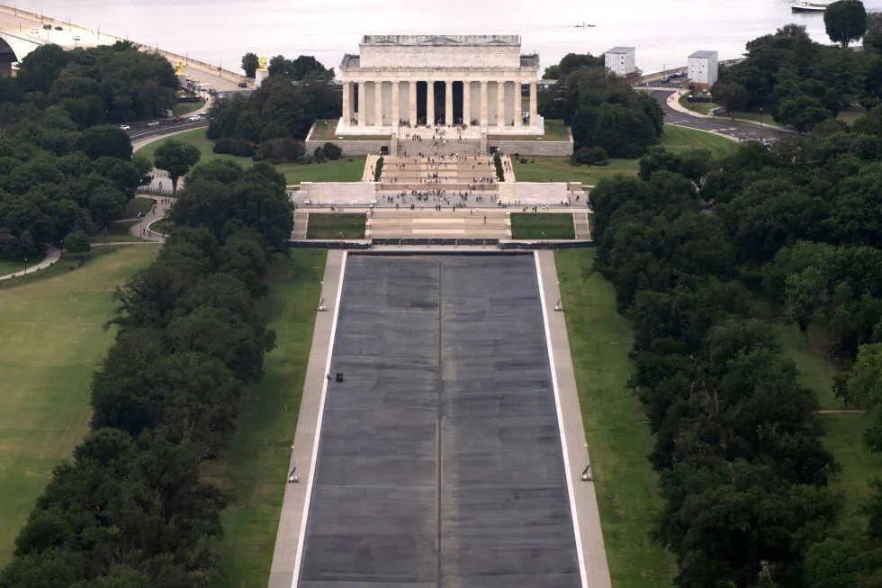 Justice Department drops criminal case against ex-Olympian charged with damaging Reflecting Pool