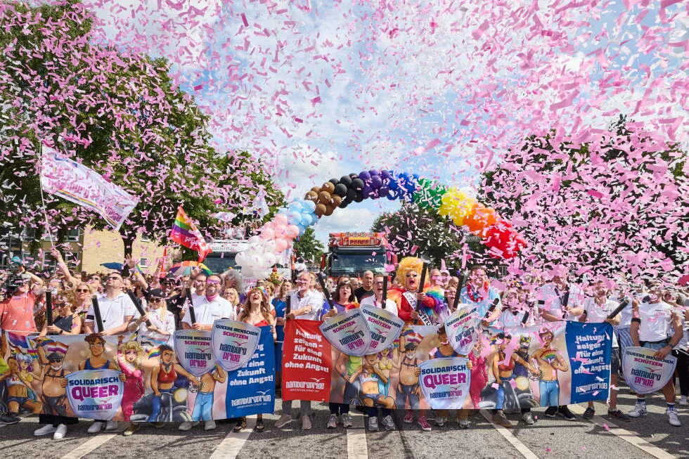 Hamburg Pride gets underway with increased security a week after a fatal attack in Berlin
