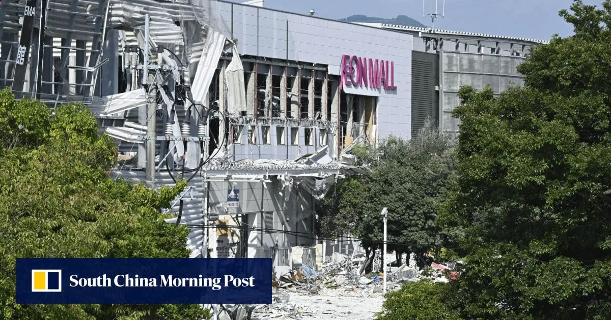 2 Japan quake victims ordered back into Aeon Mall store to secure cash