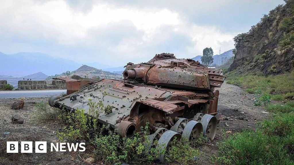 Hundreds flee fighting in northern Ethiopia as fears rise of return to civil war