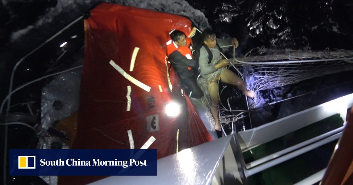 Chinese coastguard rescues Filipino sailors near Scarborough Shoal