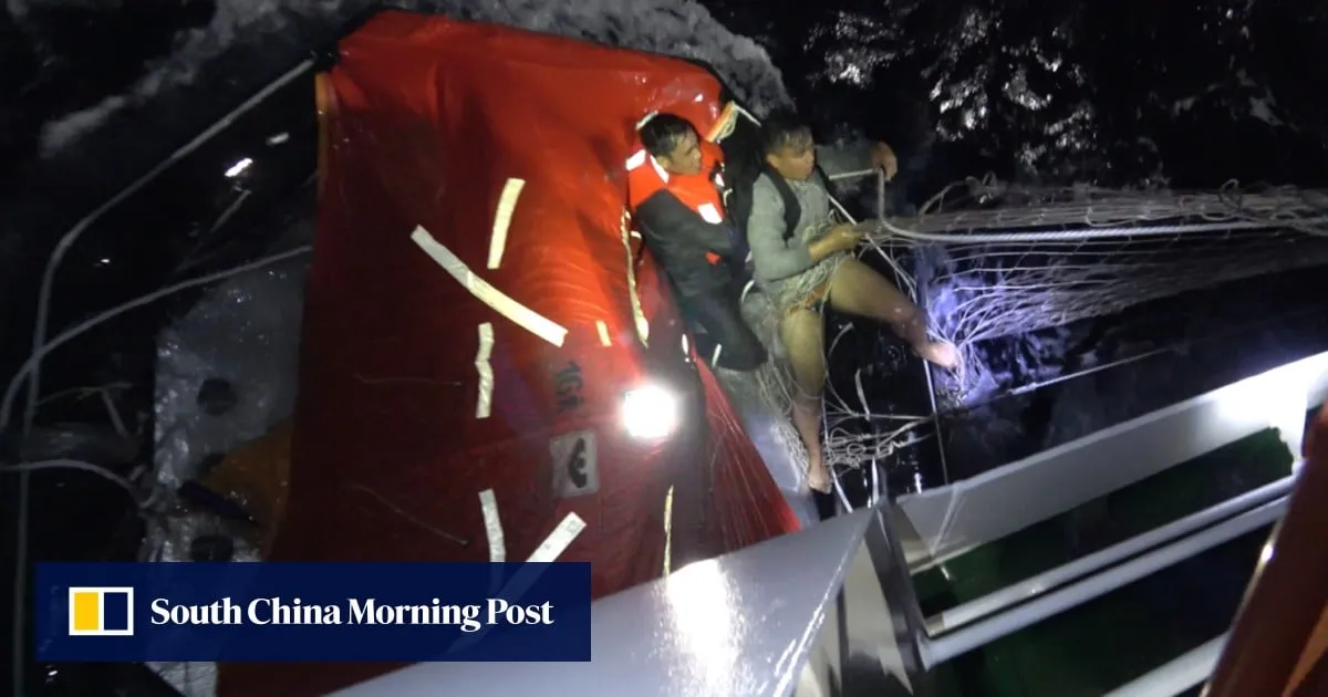 Chinese coastguard rescues Filipino sailors near Scarborough Shoal