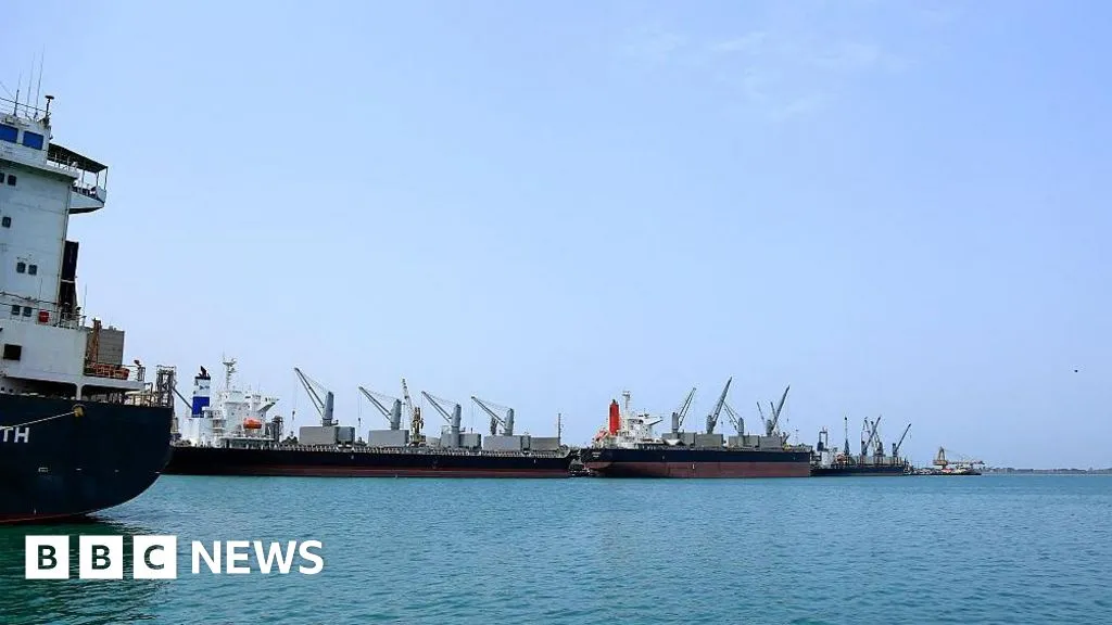 Projectile sinks Indian-flagged ship off Yemen coast