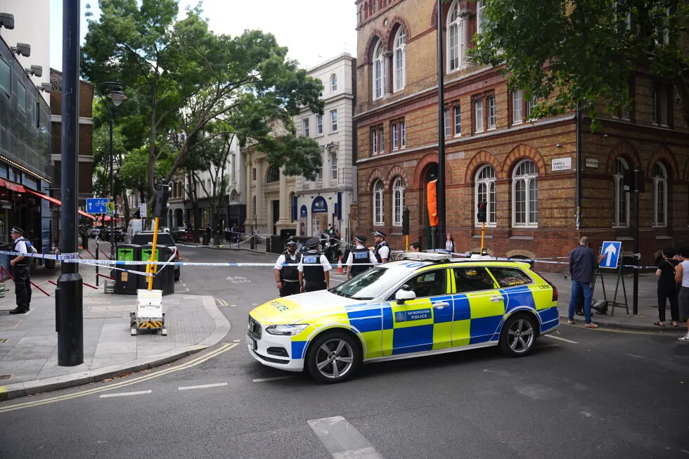 4 people have been stabbed in London’s Covent Garden area and a woman arrested, police say