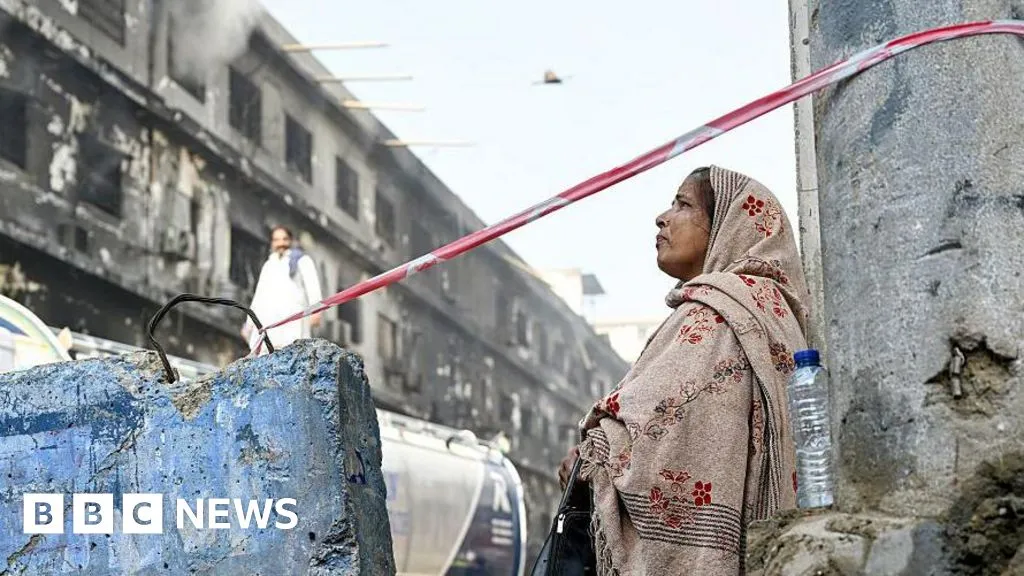 Pakistan mall fire death toll jumps to 67